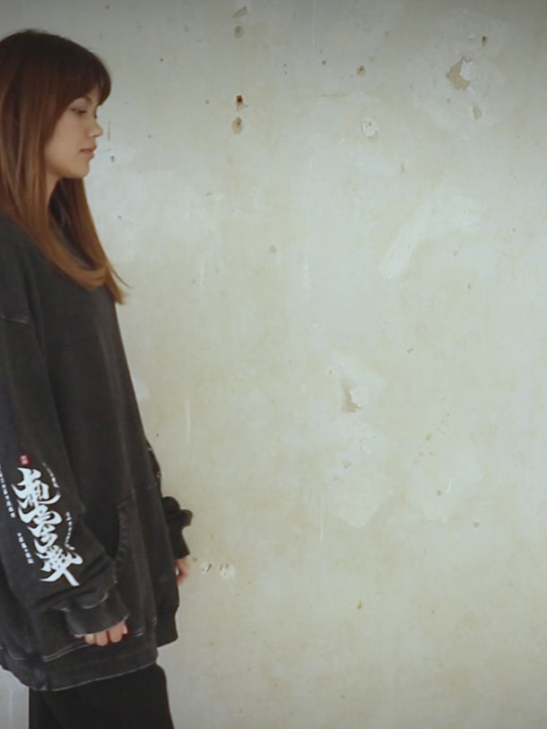 Bregos Brando black oversized women's hoodie with anime girl print